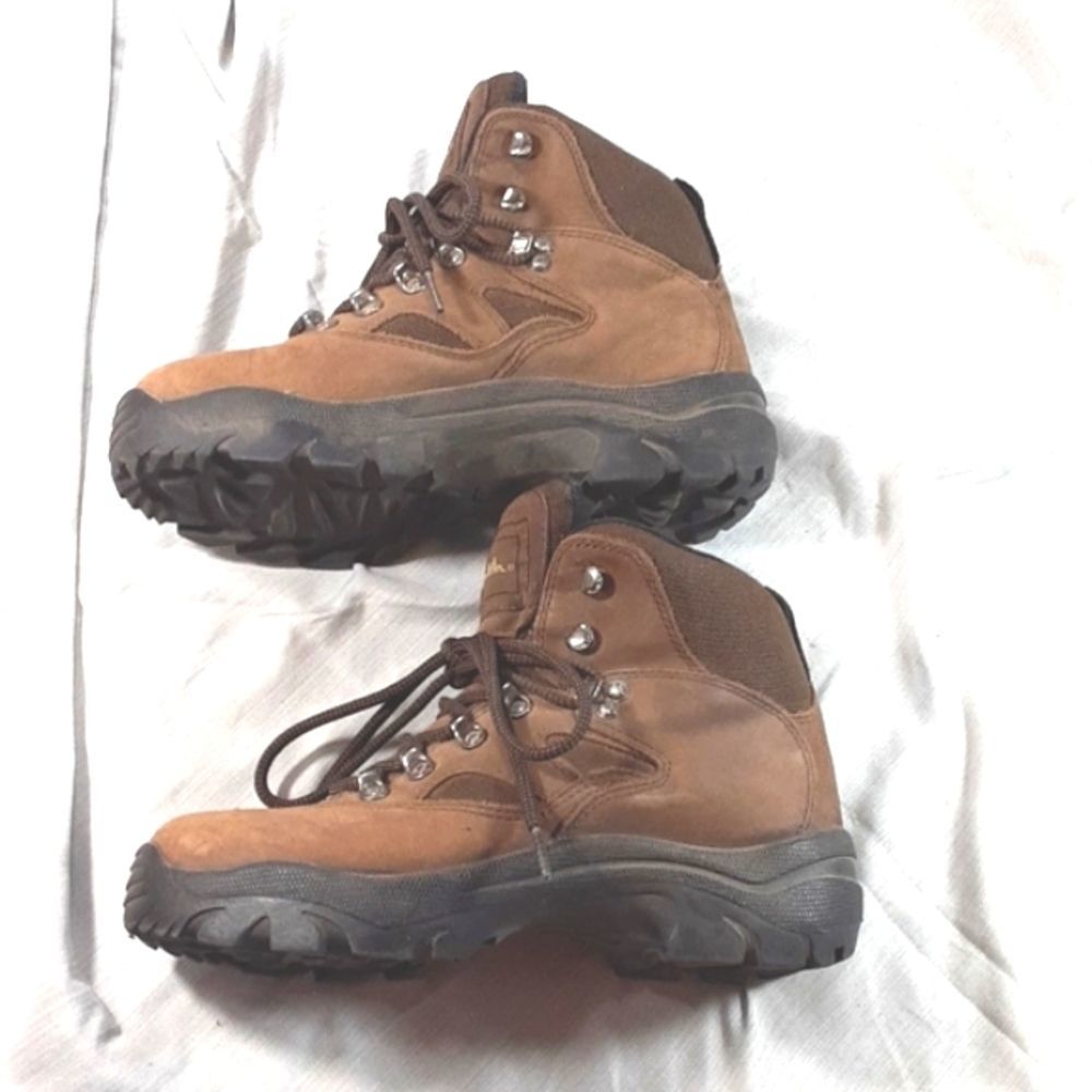 Thom McAn size 8.5 leather upper boots *